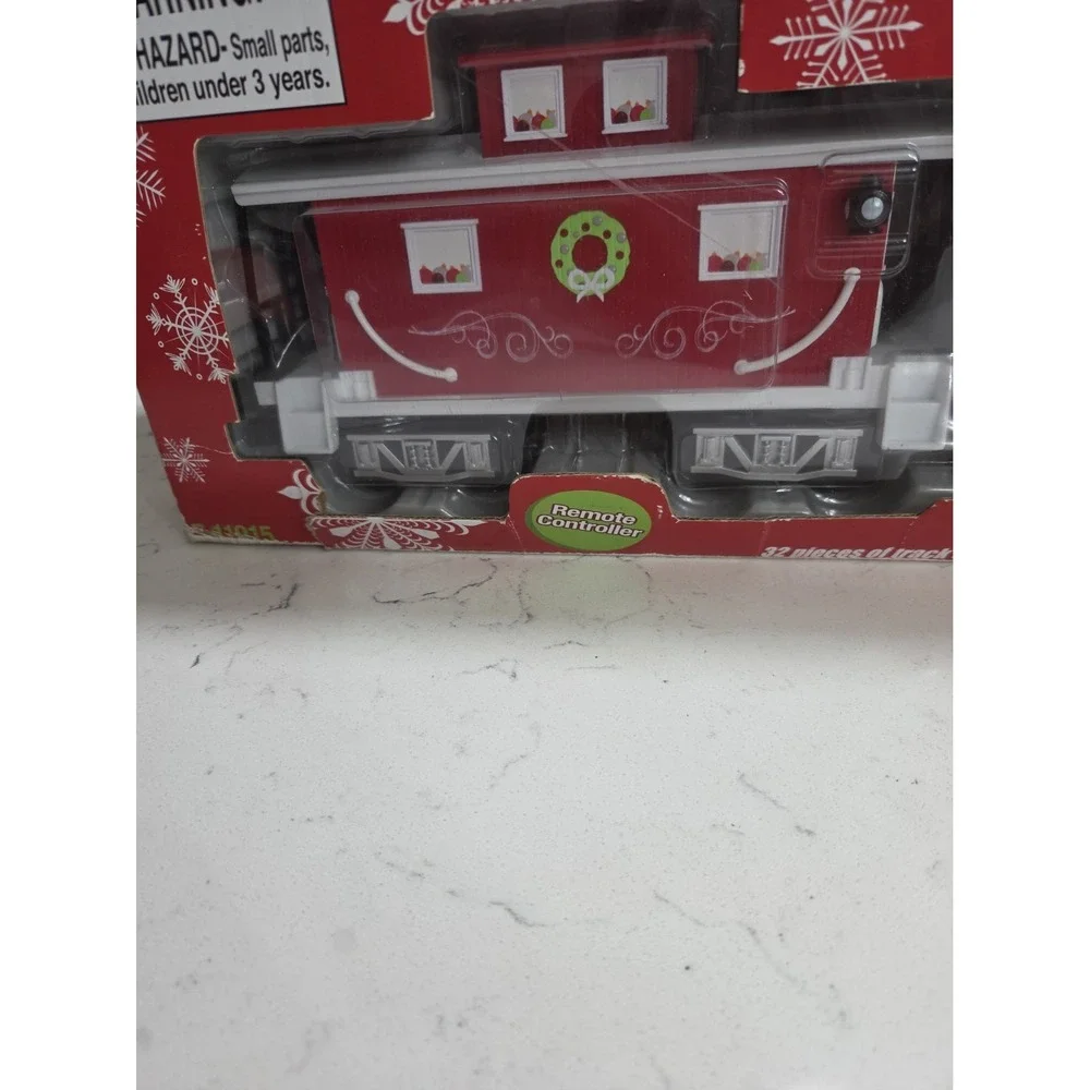 Lionel 7-11915 Home For The Holiday Ready-to-Play set